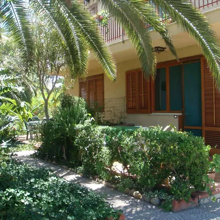 Stanza In Villa Con Giardino Vista Mare-2
