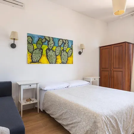 Tauromenion Guest House-3
