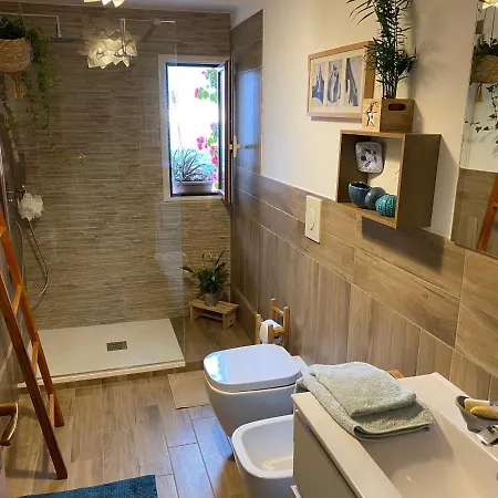 Gallery 123 Luxury Room-3