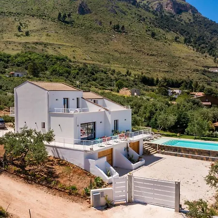 Villa Maria con piscina e vista mare-3