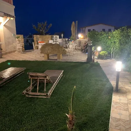 Villa Maresa appartamento con giardino-3