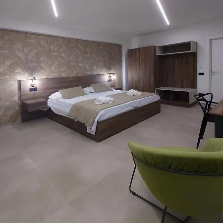 Don Turi - Charming Room-2