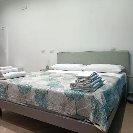 Julie Room-3