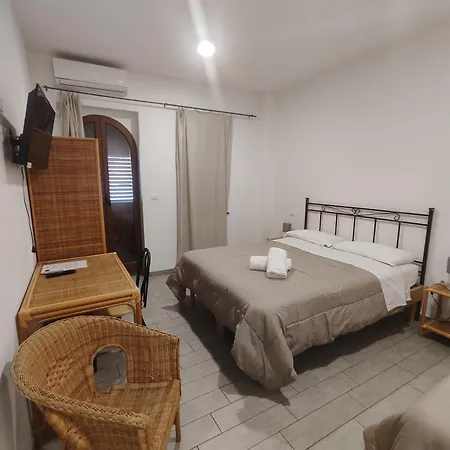 Hotel Faraglione-2