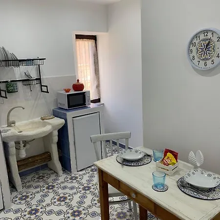 Mini Appartamenti Ballaro Rooms-3