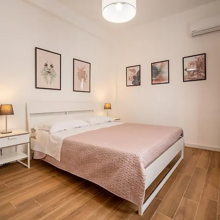 Arricàmpati Airport Rooms in Villa-2