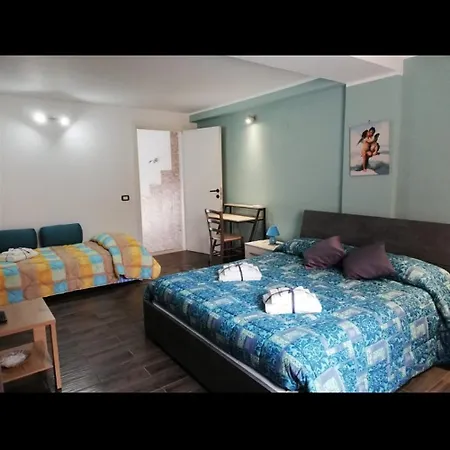 Siracusa Holiday House-2