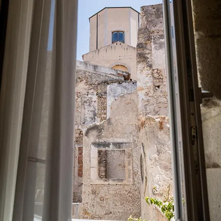 Isabella Di Castiglia Apartments-3