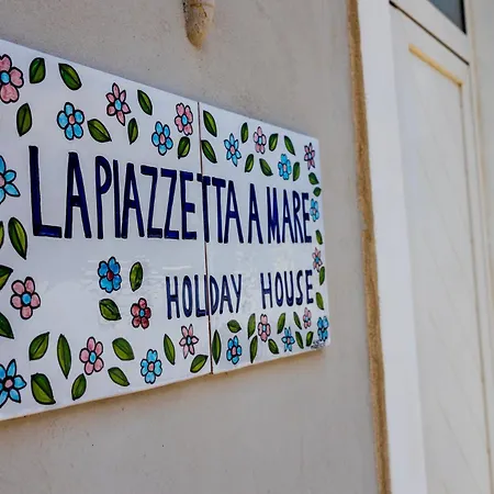 La Piazzetta a Mare Holiday House-2