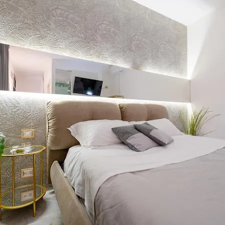 Etnea 208 Luxury Jacuzzi Suite Catania-3