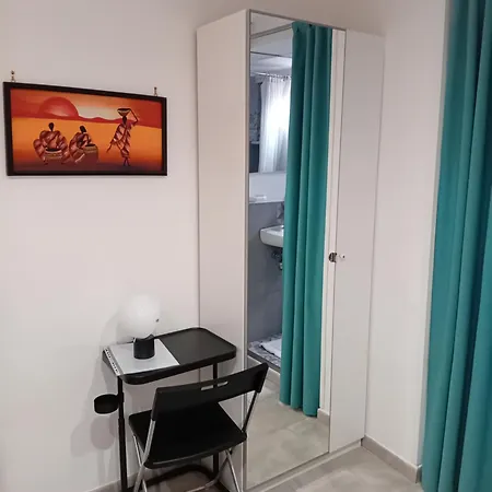 Room In Historical City Centre With Private Bathroom-2