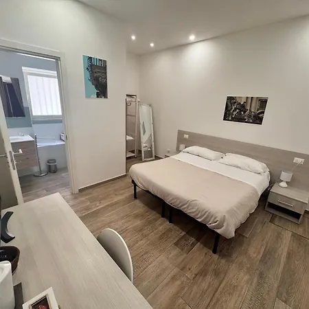 Alex Rooms-3