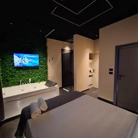 Dark & Light Rooms & Luxury Suites-2