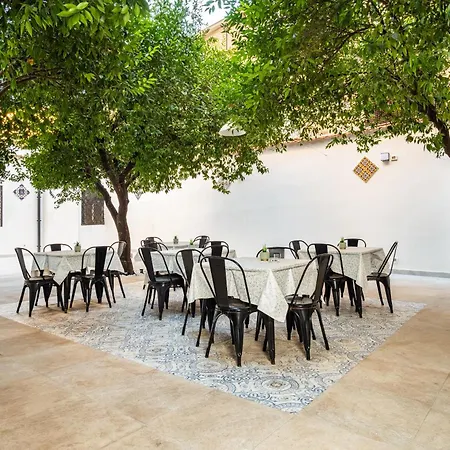 Garden House: Apartments And Rooms For Holidays-3