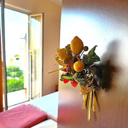 Gr B&B-3