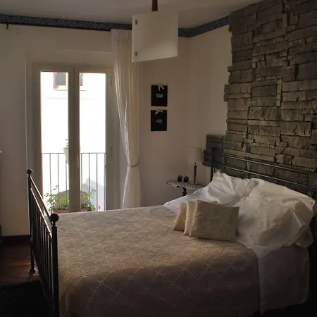 Casa tipica siciliana patronale home BedandBreakfast TreMetriSoprailCielo Camere con vista, colazione interna in terrazzo panoramico-2