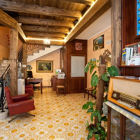 Kunesias B&B-2
