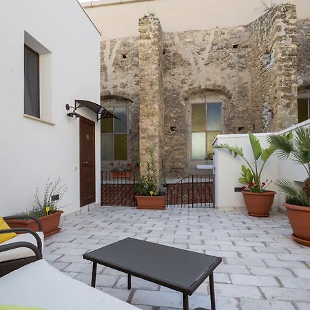Casa Dell'Aromatario B&B-2