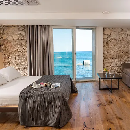 Re Dionisio Luxury Suites-3