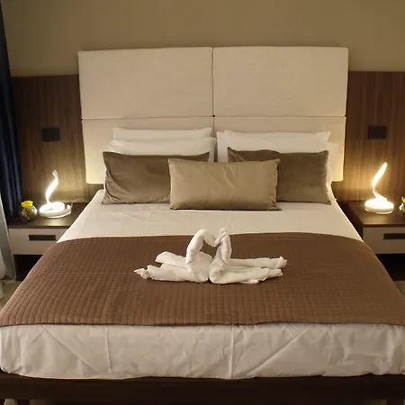 Hotel Plaza Ungheria-3