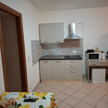 B&B Le Lumie L' Antico Cortile Camere Con Cucina Privata With Private Kitchen-3