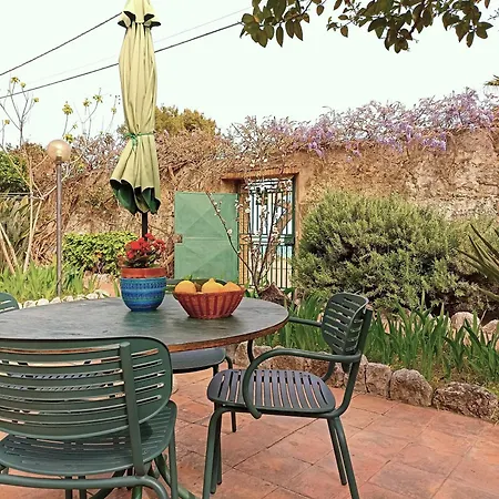Seafront Apartments Garden House-2