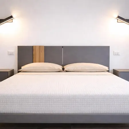 A Due Passi Dalla Scalinata Rooms-3