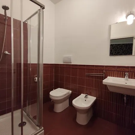 SAMI Rooms - Teatro a 400 mt - Ortigia a 1500 mt - Prenotazioni solo con B00KING - Reservation only with B00KING --2