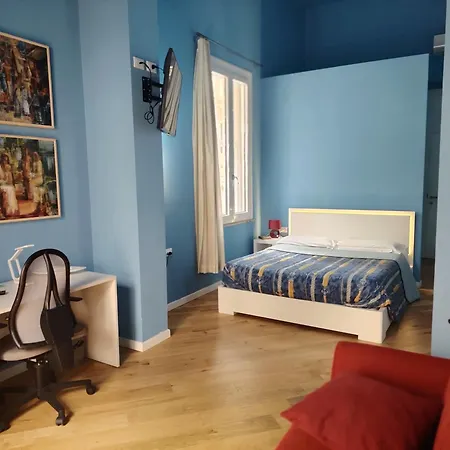 Falstaff Rooms & Suites-3