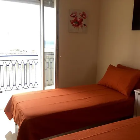 Holiday Rentals Taormina-2