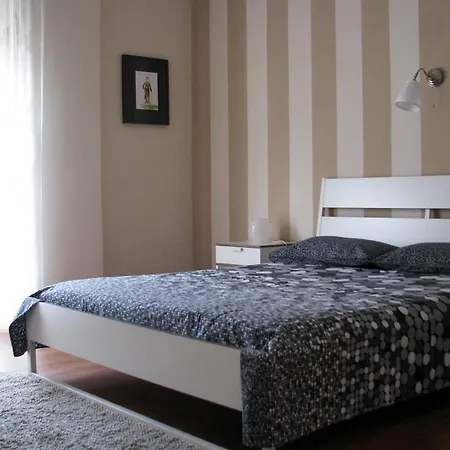 B&B Chaplin-2