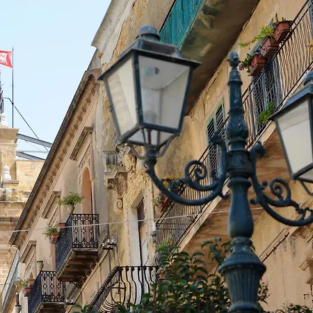 Il Cortile del Marchese Beccadelli-2