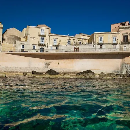 Royal Maniace Hotel-3