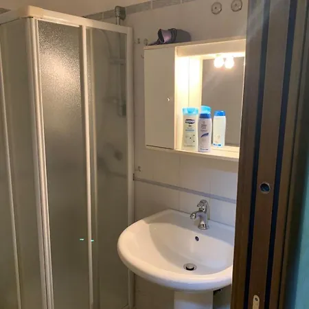Airport Bedroom House-2