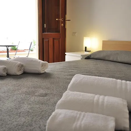 Rooms And Breakfast Zefiro-3