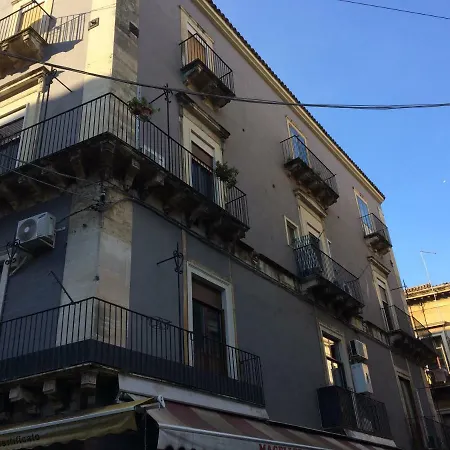 Large Double Room In Catania, B&B Le Voci Del Mercato-3