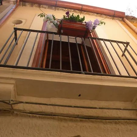 Al Blu Ortigia Apartments-3