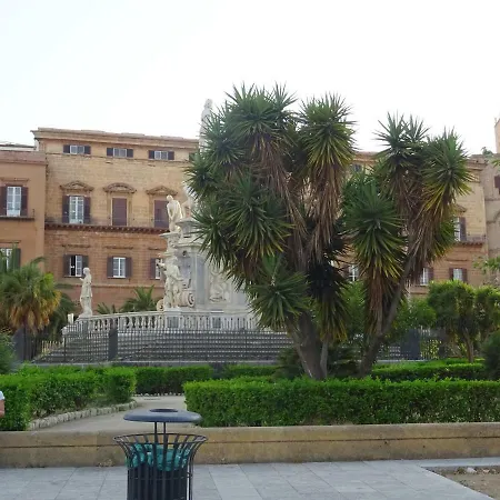 Around Cassaro Holiday House-3