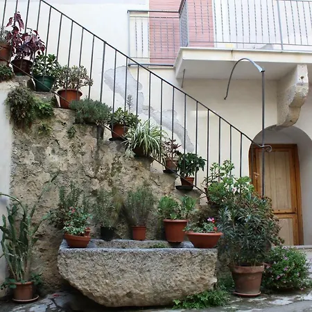 Di Fronte Al Museo-2