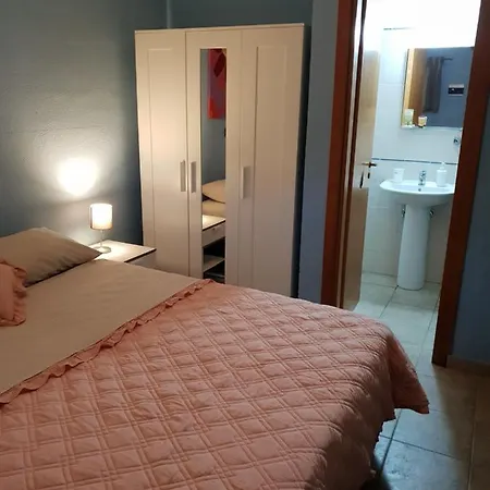 Rooms In The Beach-3