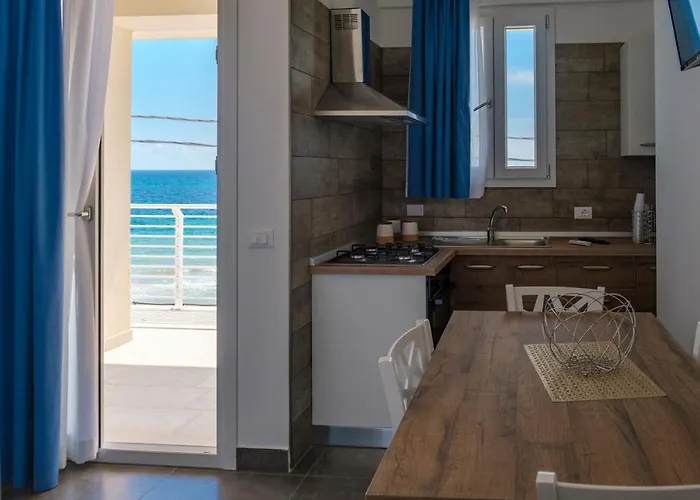 White Apartments & Spa Avola
