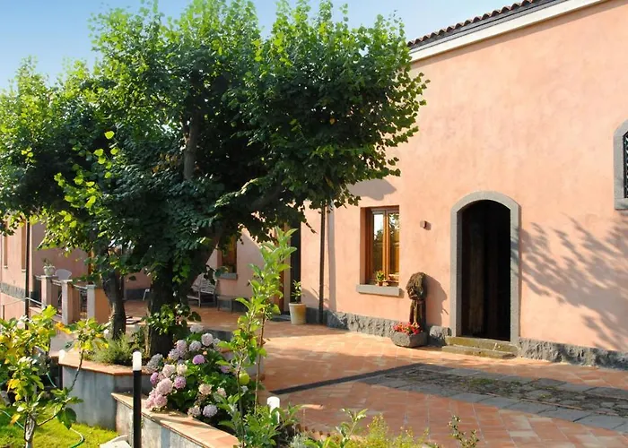 La corte di Bafè B&B Slow Life Zafferana Etnea