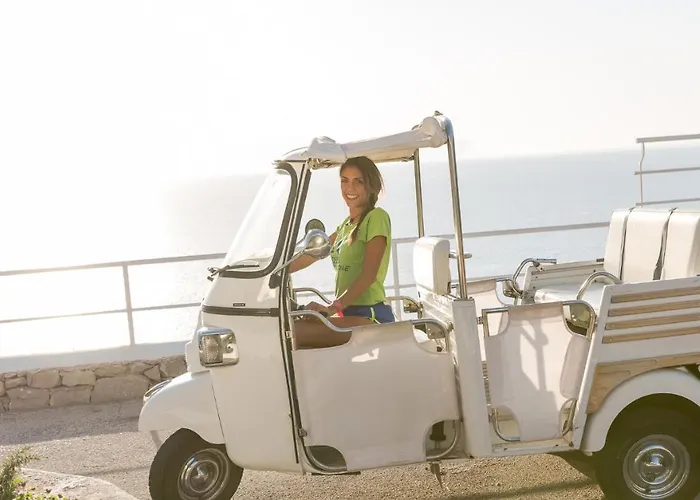 Perla Del Golfo Resort Terrasini Con una pista da Golf