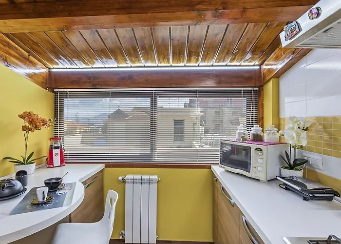 Cosy Apartment In Messina With Balcony