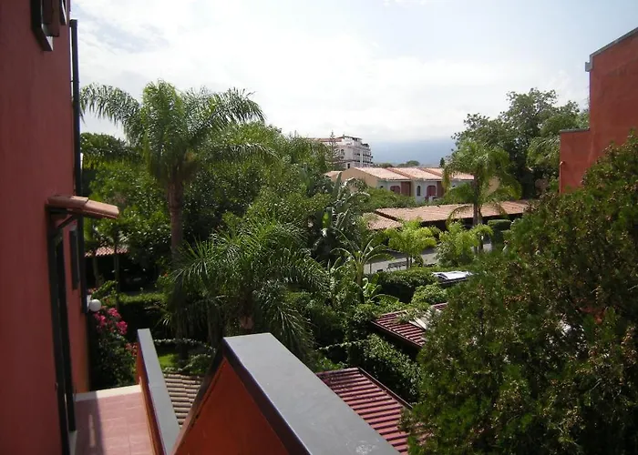 Happy Resort Giardini-Naxos met een Zwembad
