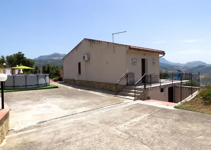 Villa S.Peri Cefalù met een Zwembad