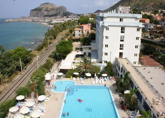 Cefalu hotels near Acqua Verde