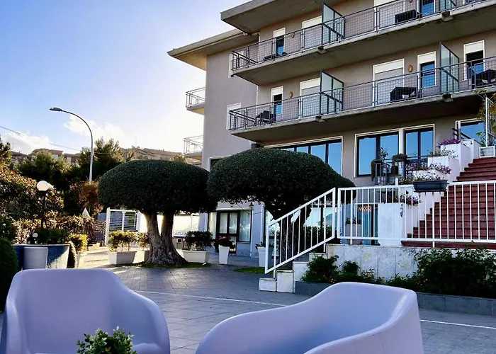 Hotel Lachea Aci Trezza