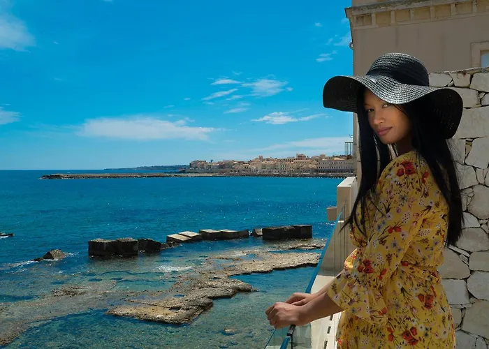 Syracuse hotels near Teatro Greco