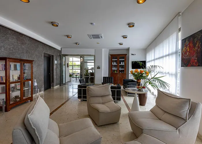 Syracuse Resorts and Hotels with Waterparks